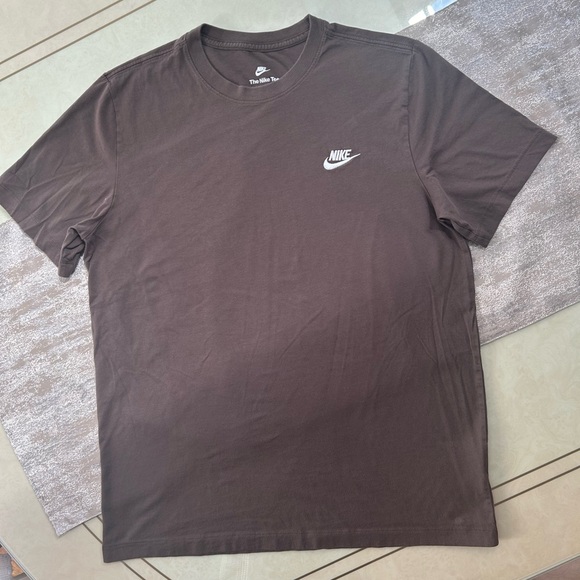 Nike Women’s Tshirt - Picture 6 of 16